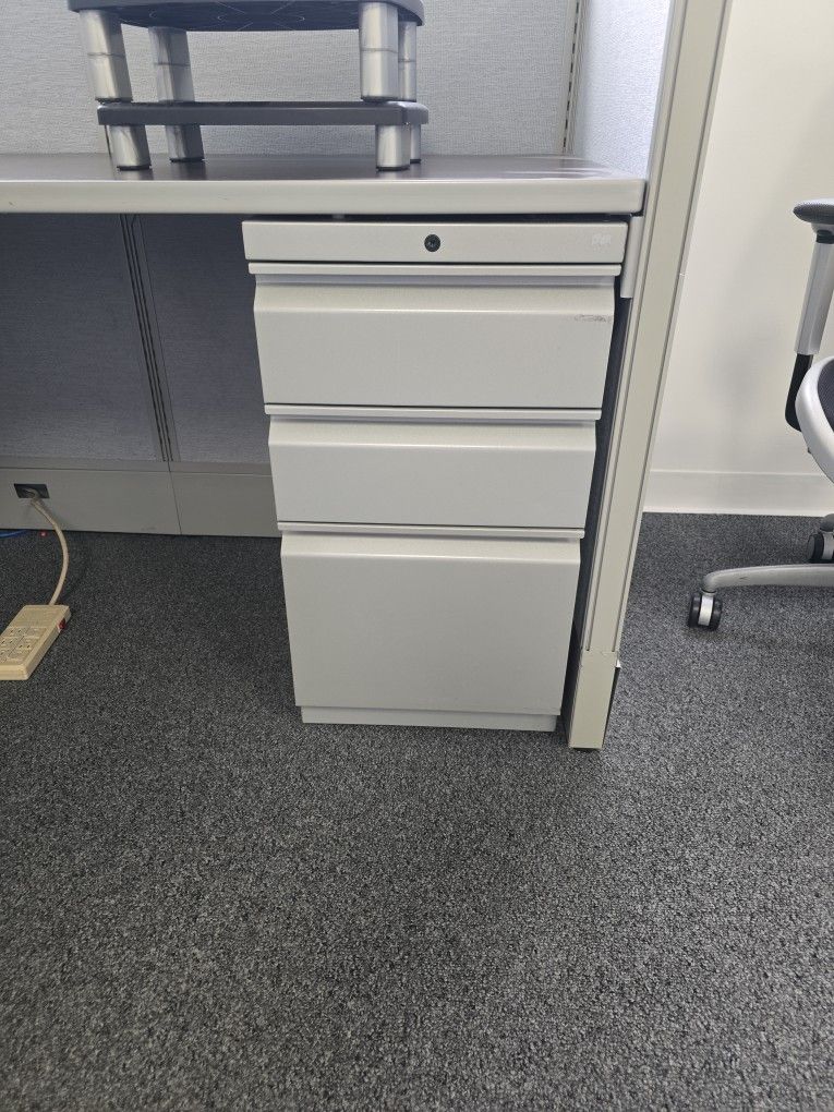 8 Metal Drawer Table 