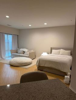 Queen Size Hydraulic Lift Up Storage Upholstered