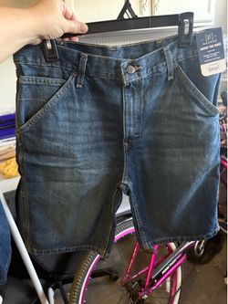 Men’s cargo shorts size 33