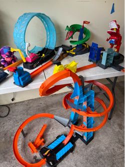 Hot wheels tracks