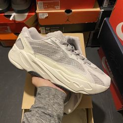 Adidas Yeezy 700 Static size 10.5 VNDS