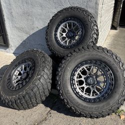 Bendo Un Set De Rines Nuevos Con Llantas Usadas 285/70.R17 Para Toyota Tacoma Chevy Silverado