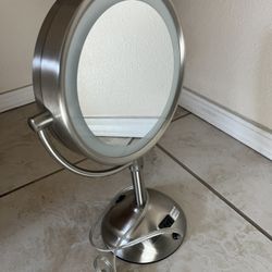 Conair Make Up Mirror With Light 