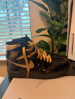 Air Jordan 1 Retro High OG 'Black Metallic Gold'