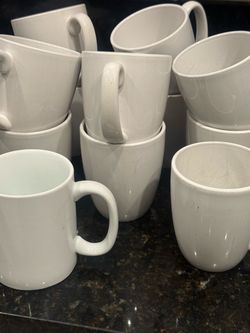 Selling mugs, good condition. Price is for the whole set. 5 mugs in to