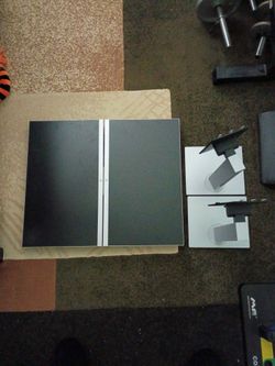 2 HP E233 Monitors with 2 Monitor Stands