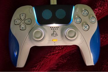 Astro Bot Dualsense controller