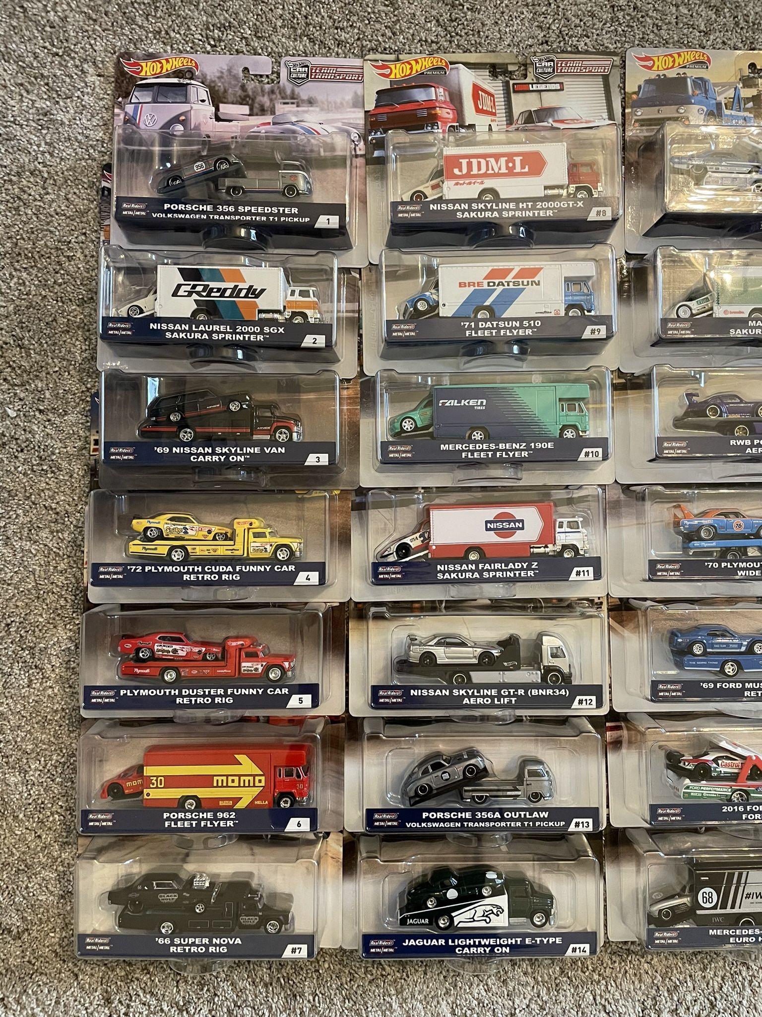 Hot Wheels Team Transport Premium Set 1-55 Collection 