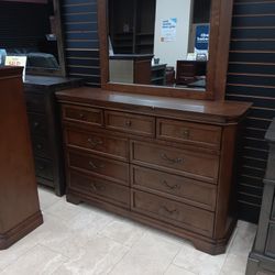 *Now Available*---Classic Wood Sherry Dresser And Chest Sets---Now $547!!!---Delivery And Financing👌