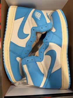 Air Jordan 1 UNC