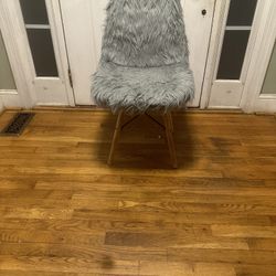 Cozy Fuzzy Chair 