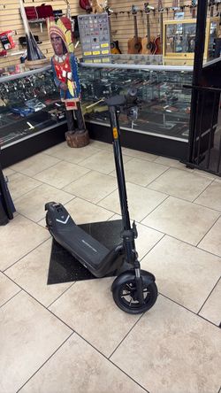 NIU KQI 300P Electric Scooter With Charger