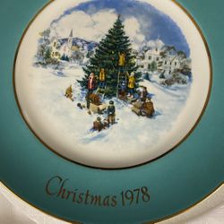 Vintage Avon 1978 Christmas Plate