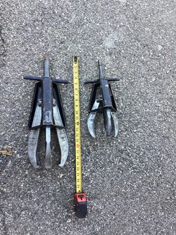 Heavy-duty bearing/gear puller set.