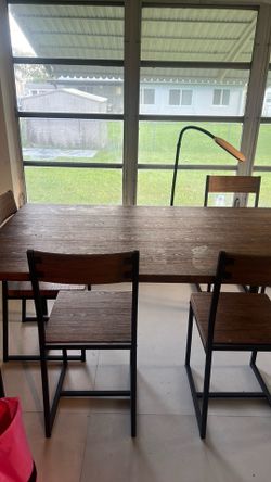 Dinning room table with 6 chairs