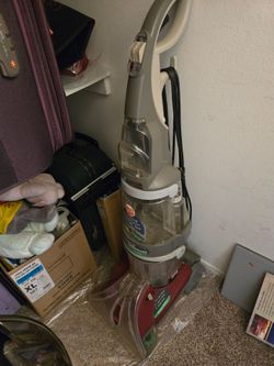 Carpet cleaning machine