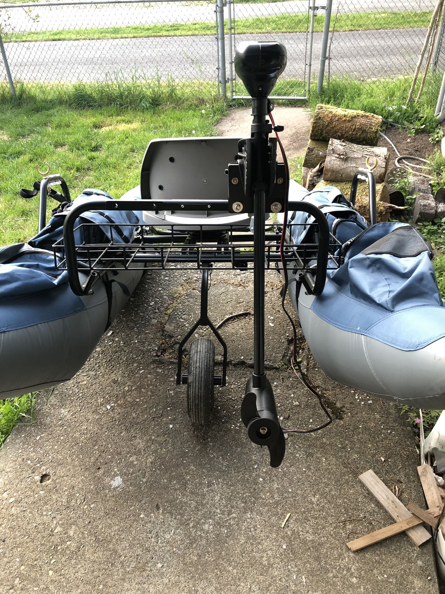 Colorado XTS Pontoon boat w/Minn Kota 30 for Sale in Everett, WA OfferUp