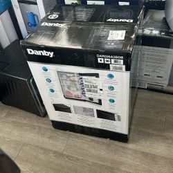 Danby Compact Fridge in Matte Black (2.6 Cu Ft)