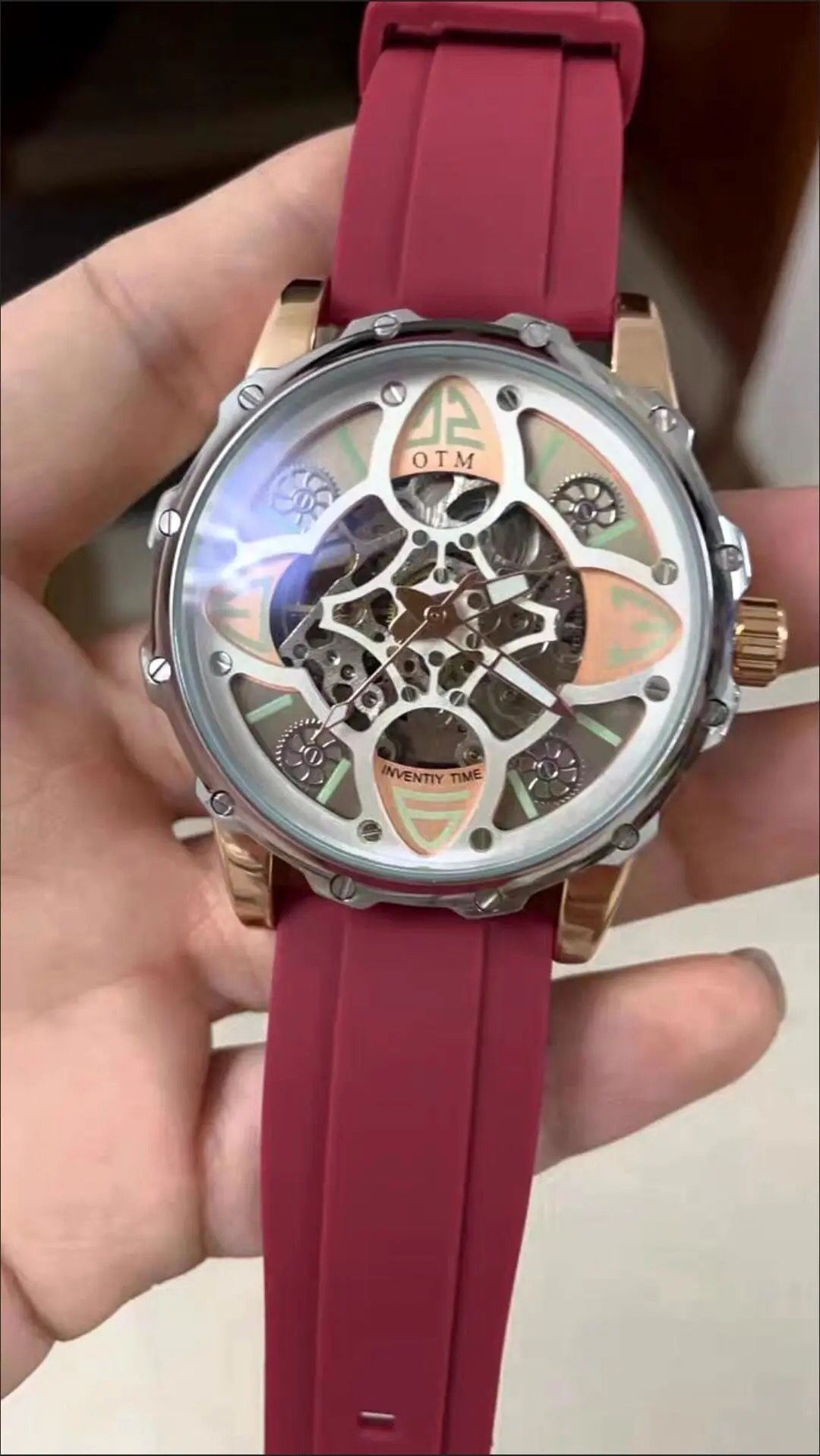 Red four-leaf clover watch