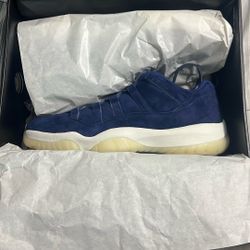 Dead Stock Jordan 11 Low Derek Jeter 
