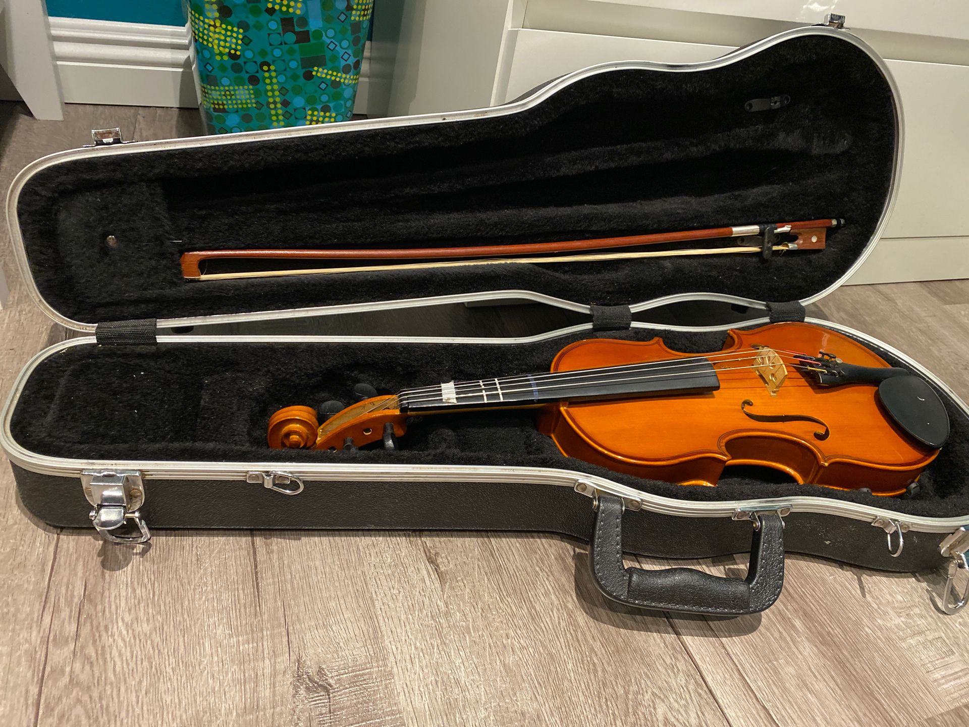 Beginners 3/4 violin with case