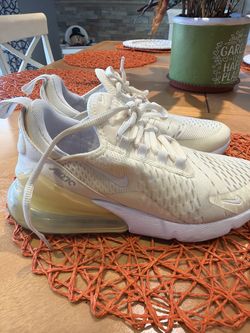 Nike Air Max 270 Mens 9 White Black Running Athletic Comfort Shoes AH8050-100