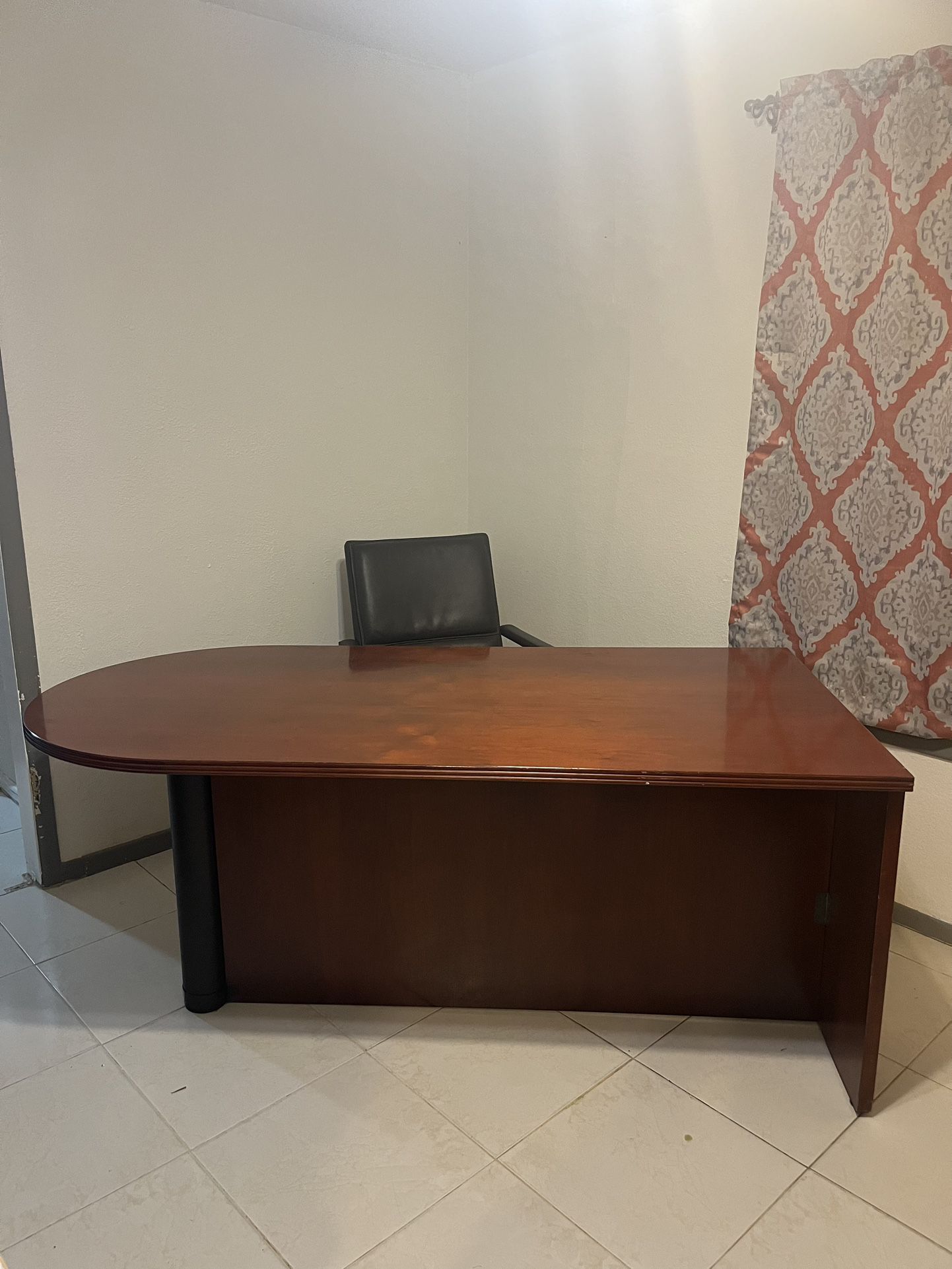 Real Wood Office Desks With Gray Leather Chairs