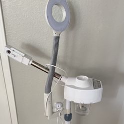Facial Steamer with Magnifying Lamp – Excellent Condition