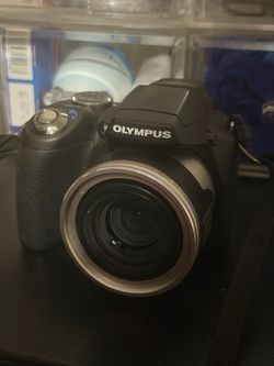 OLYMPUS (SP-590UZ) 26X Optical Wide Zoom 12Mp