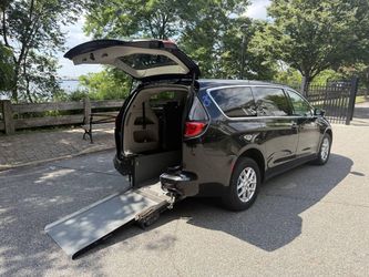 2023 Chrysler Voyager