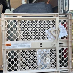 NORTH STATES BABY OR DOG GATE DIVIDER RETRACTABLE EXTRA WIDE 