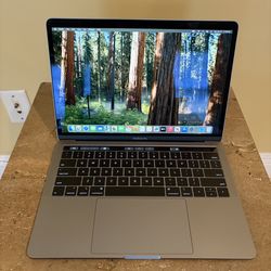 2019 Macbook Pro 13 Inch Touchbar 8 GB memory 128 storage