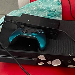 (Used) Xbox One With Controller 