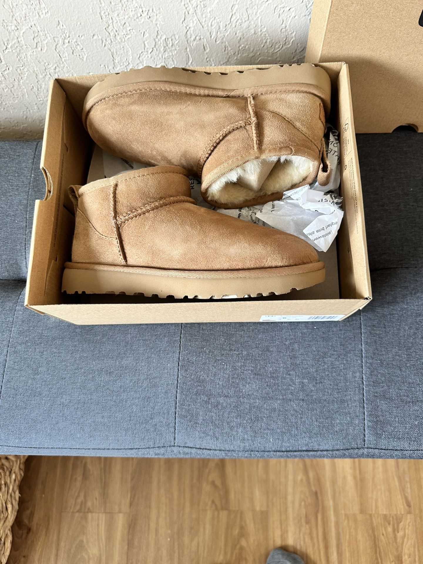UGG Women’s Boots Size 6 Brand New