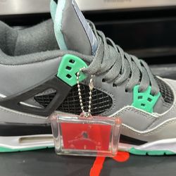 Women’s Jordan’s retro 4 green glow
