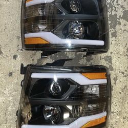 Black Housing Amber Reflector LED DRL Sequential Signal Projector Headlights Replacement For 07-13 Silverado