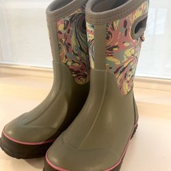 Youth BOGS boots 