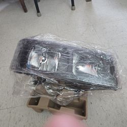 GMC Savannah 2007 To 2008Front Light $80 