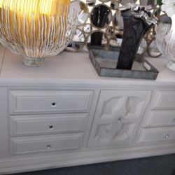 CUTE DRESSER OR BUFFET AT PICKY PINCHERS 3643 5TH AVE N ST PETE OPEN NOON TO 6 PM FREE DELIVERY 