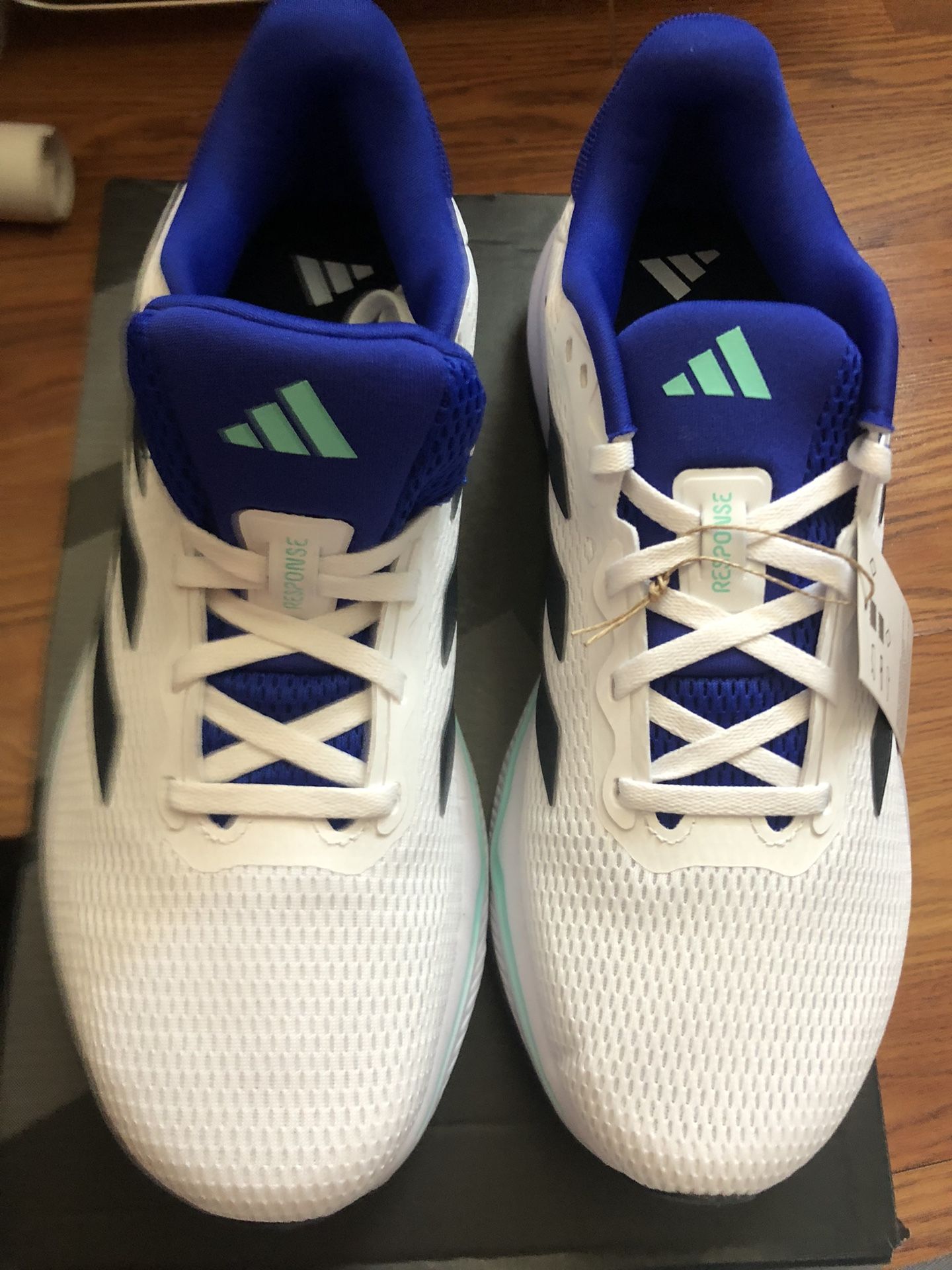 Response Adidas Size 9