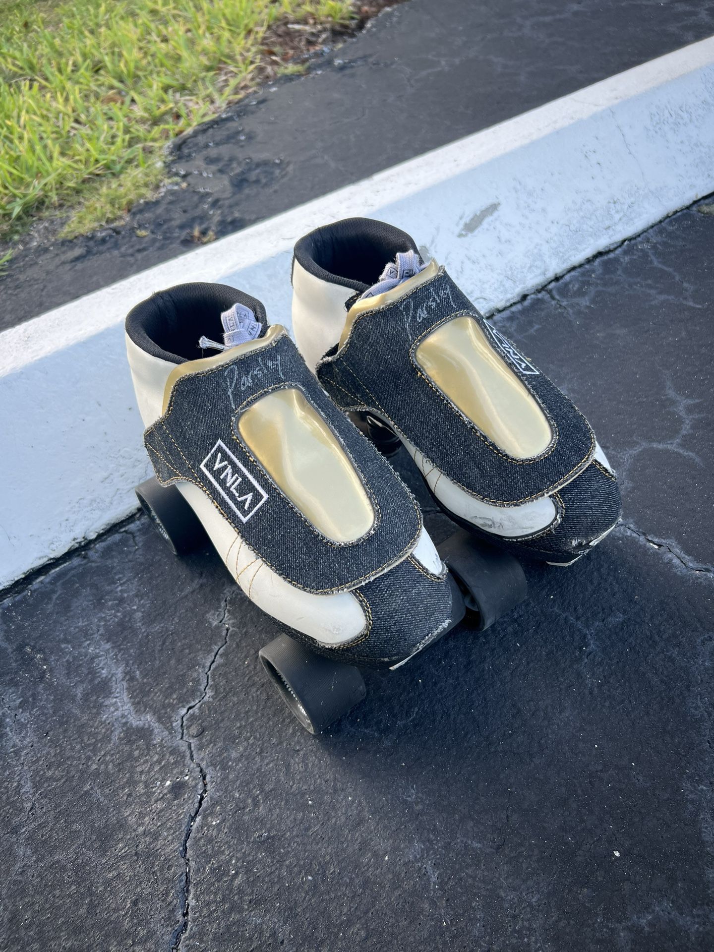 VNLA ROLLER SKATES ✅