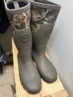 Brand new mens habit water proof boots size 11
