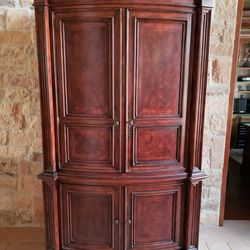 Armoire Awesome TV Or Storage