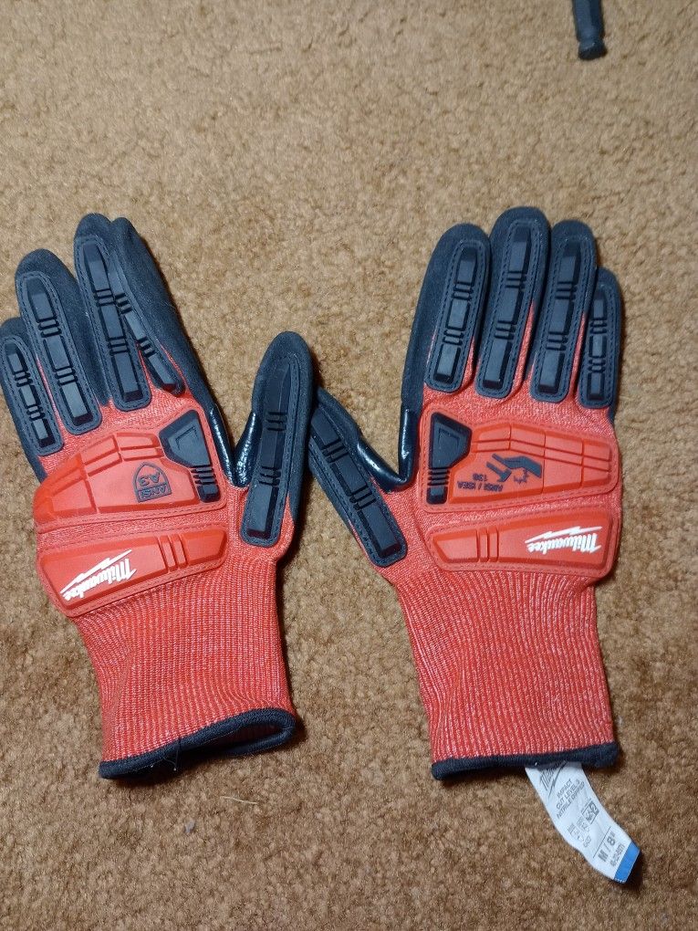 Milwaukee Impact Cut Level 3 Nitrile Dipped Gloves Size M *Never Used*