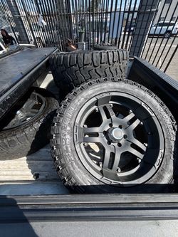 4 33x12.50R20 for SALE