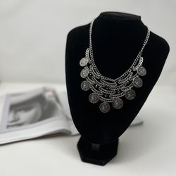 Necklace// trendy// silver color// 