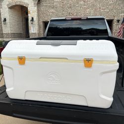 IGLOO 165 quart cooler