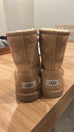Kids Uggs size 3