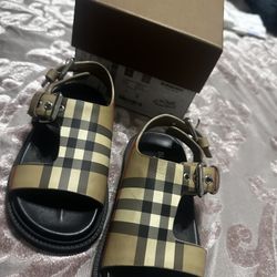 Burberry Shoes 
