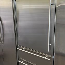 Viking 36”Wide Built In Bottom Freezer 7Series Refrigerator 